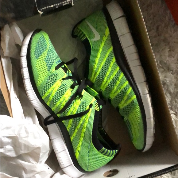 Nike Free - Picture 1 of 4